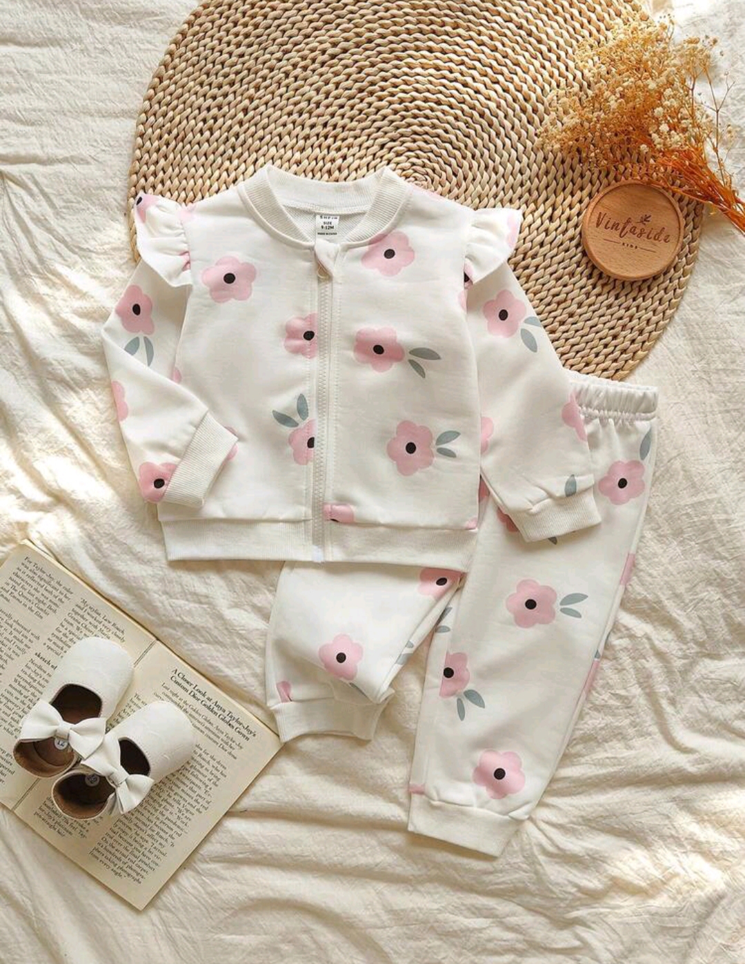 2 piezas - Conjunto de chaqueta con cierre, con bolados en la mangas y mono, con estampado de flores rosas