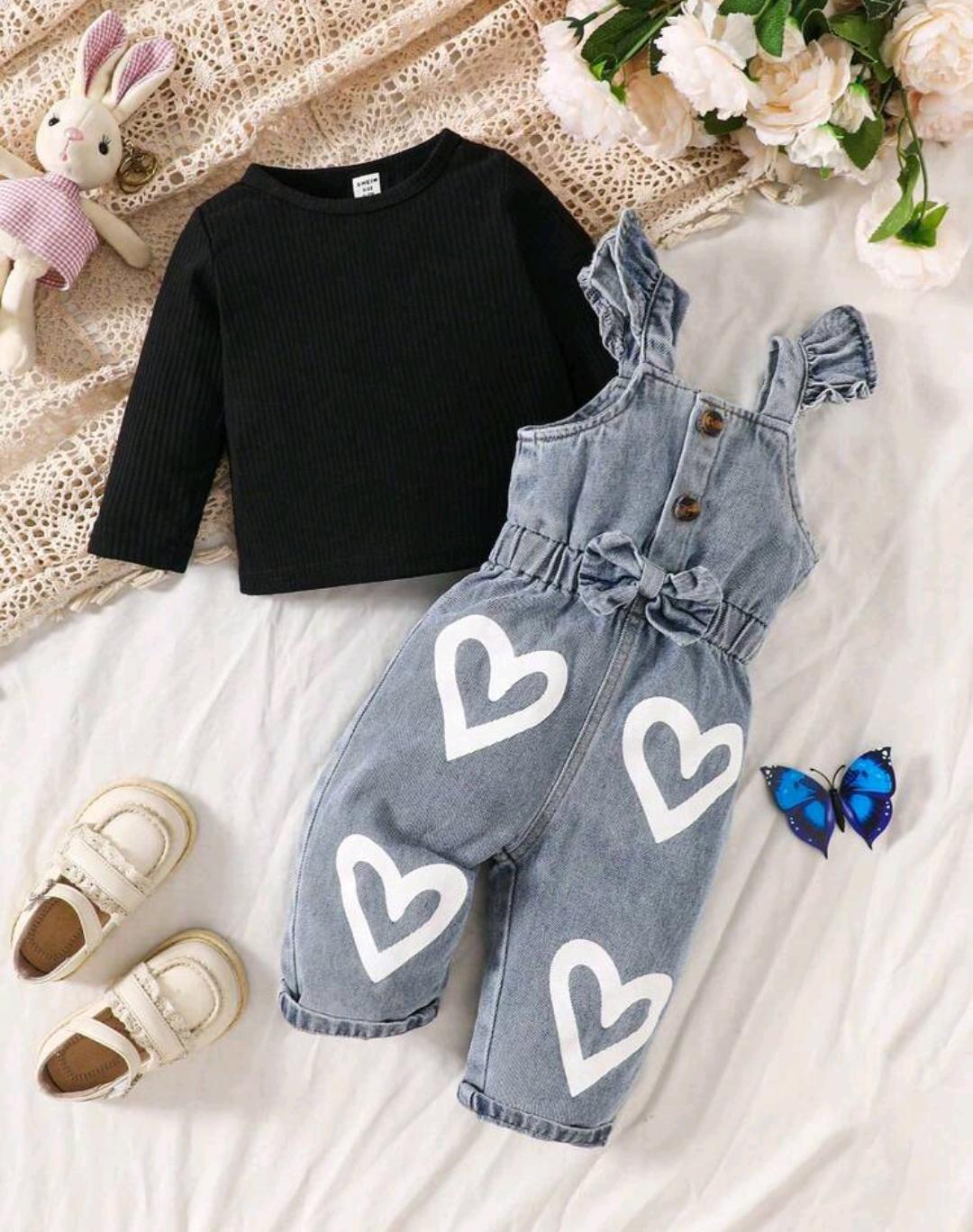 2 Piezas - Suéter acanalado manga larga + overol de jeans con diseño de corazones (negro)